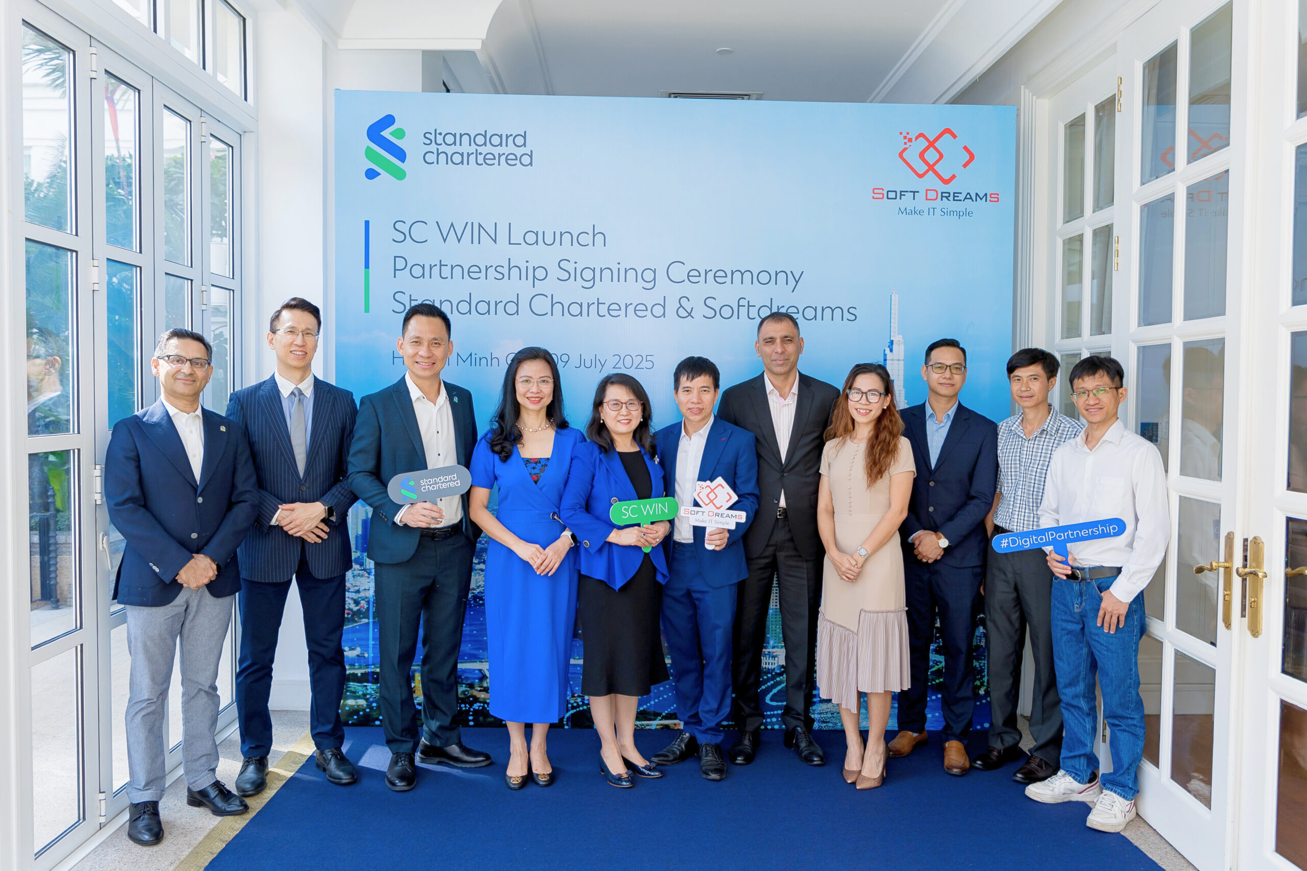 le-cong-bo-hop-tac-giua-softdreams-va-standard-chartered-viet-nam-buoc-tien-moi-cho-doanh-nghiep-so 