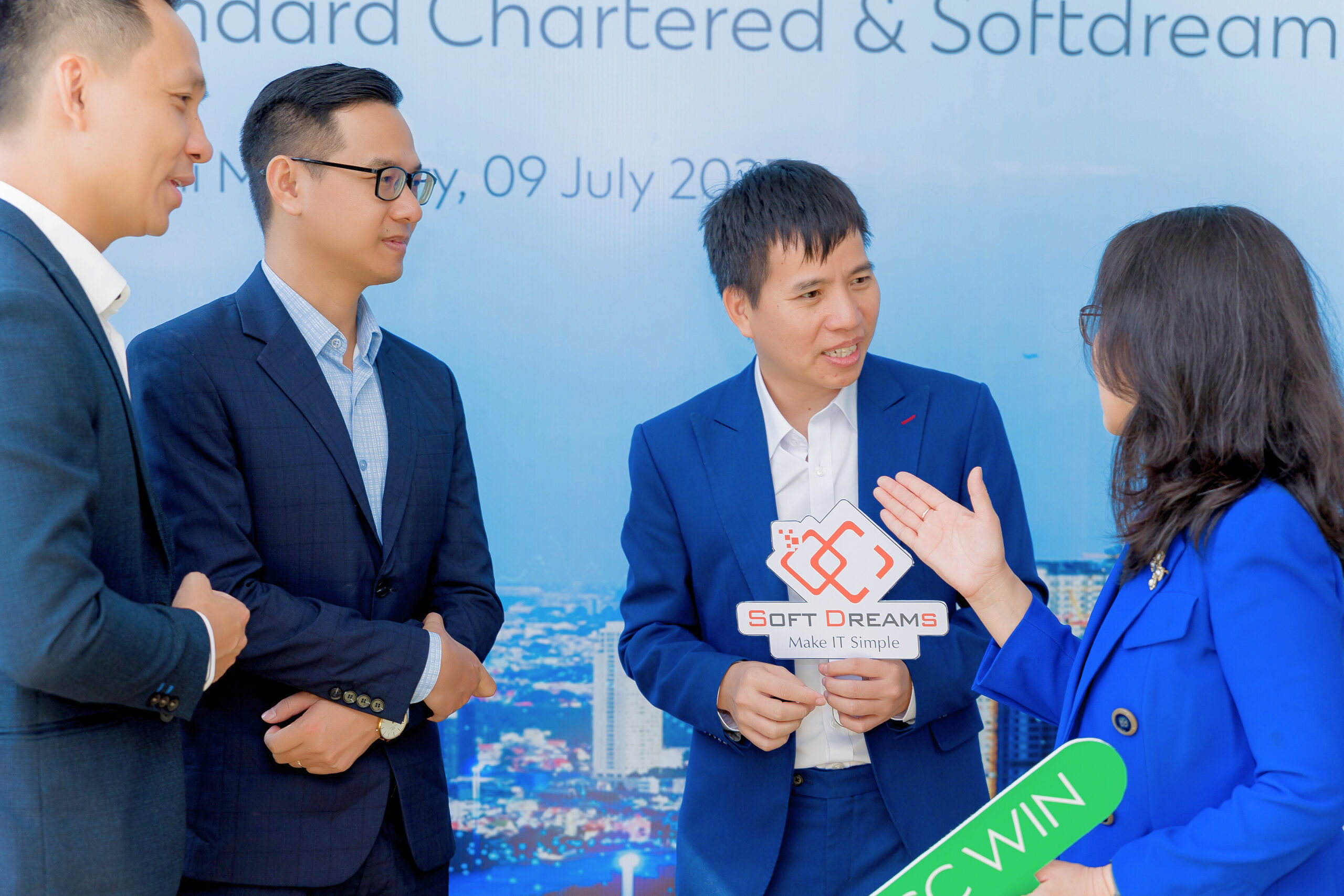 le-cong-bo-hop-tac-giua-softdreams-va-standard-chartered-viet-nam-buoc-tien-moi-cho-doanh-nghiep-so 