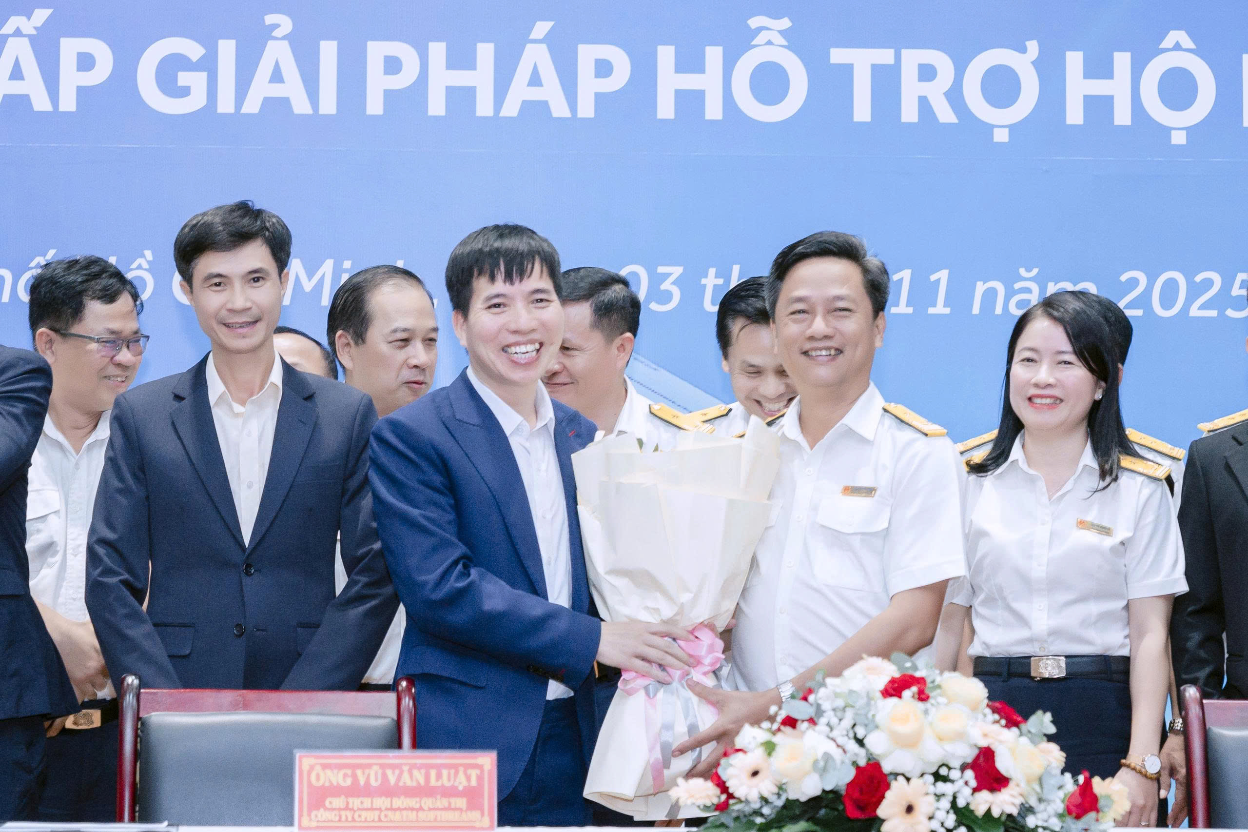 thue-tp-ho-chi-minh-va-softdreams-ky-ket-hop-tac-ho-tro-hon-200.000-ho-kinh-doanh-chuyen-sang-ke-khai-thue