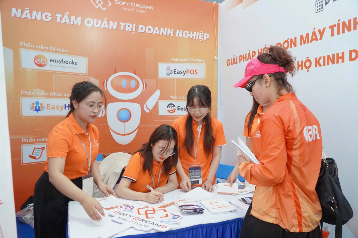 softdreams-ghi-dau-an-tai-standard-chartered-marathon-viet-nam-2025 