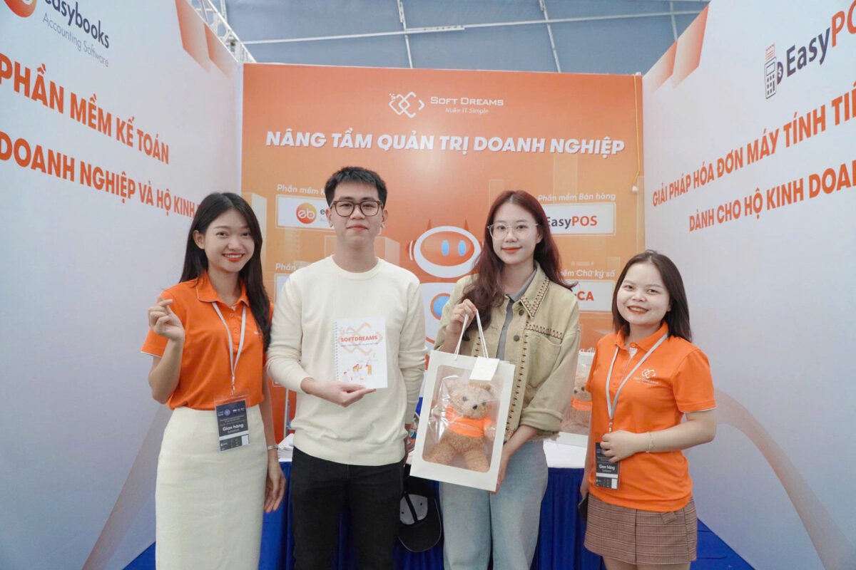 softdreams-ghi-dau-an-tai-standard-chartered-marathon-viet-nam-2025 